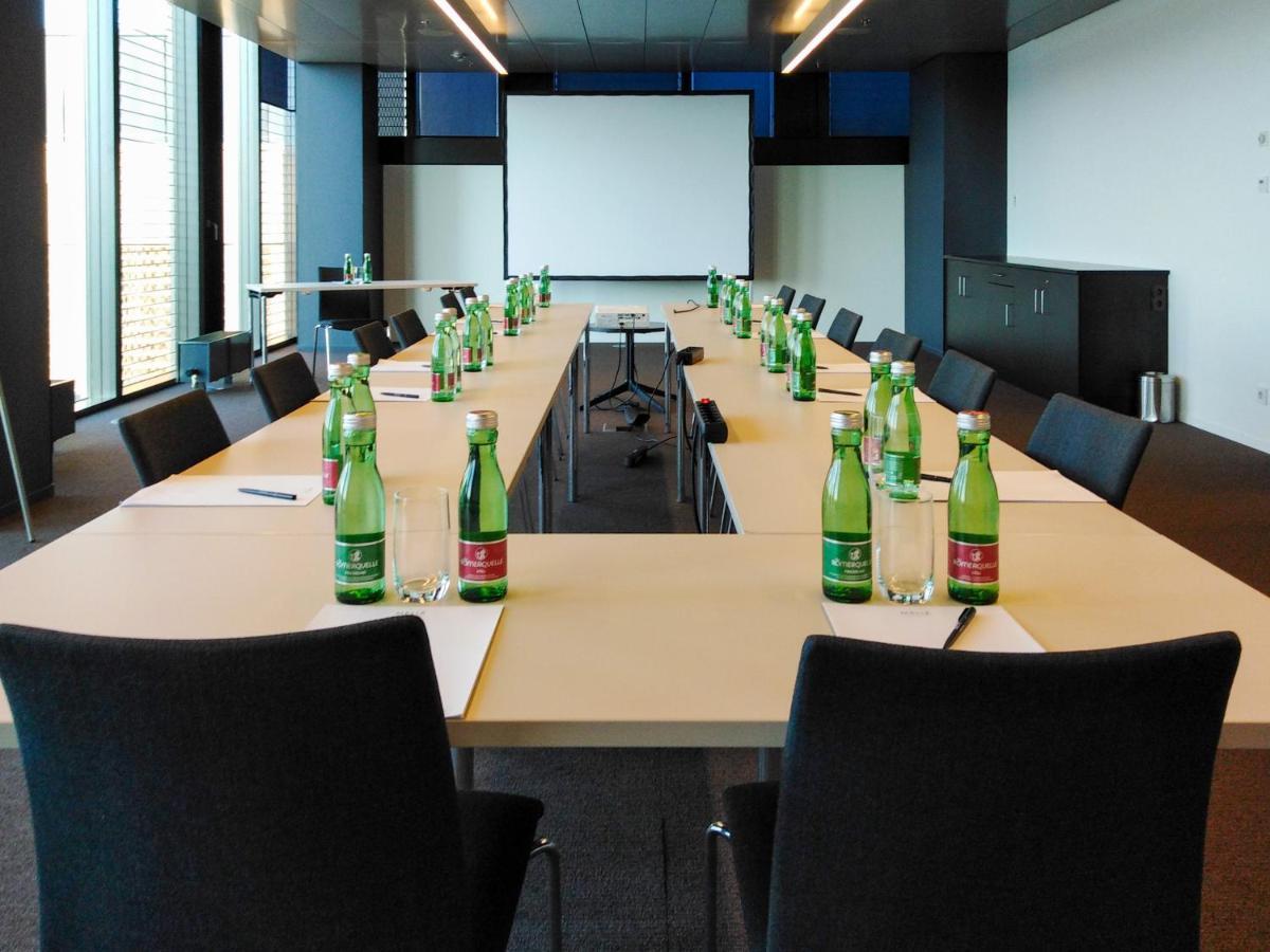 เมเลีย เวียนนา Hotel ภายนอก รูปภาพ A meeting room at the European University Barcelona