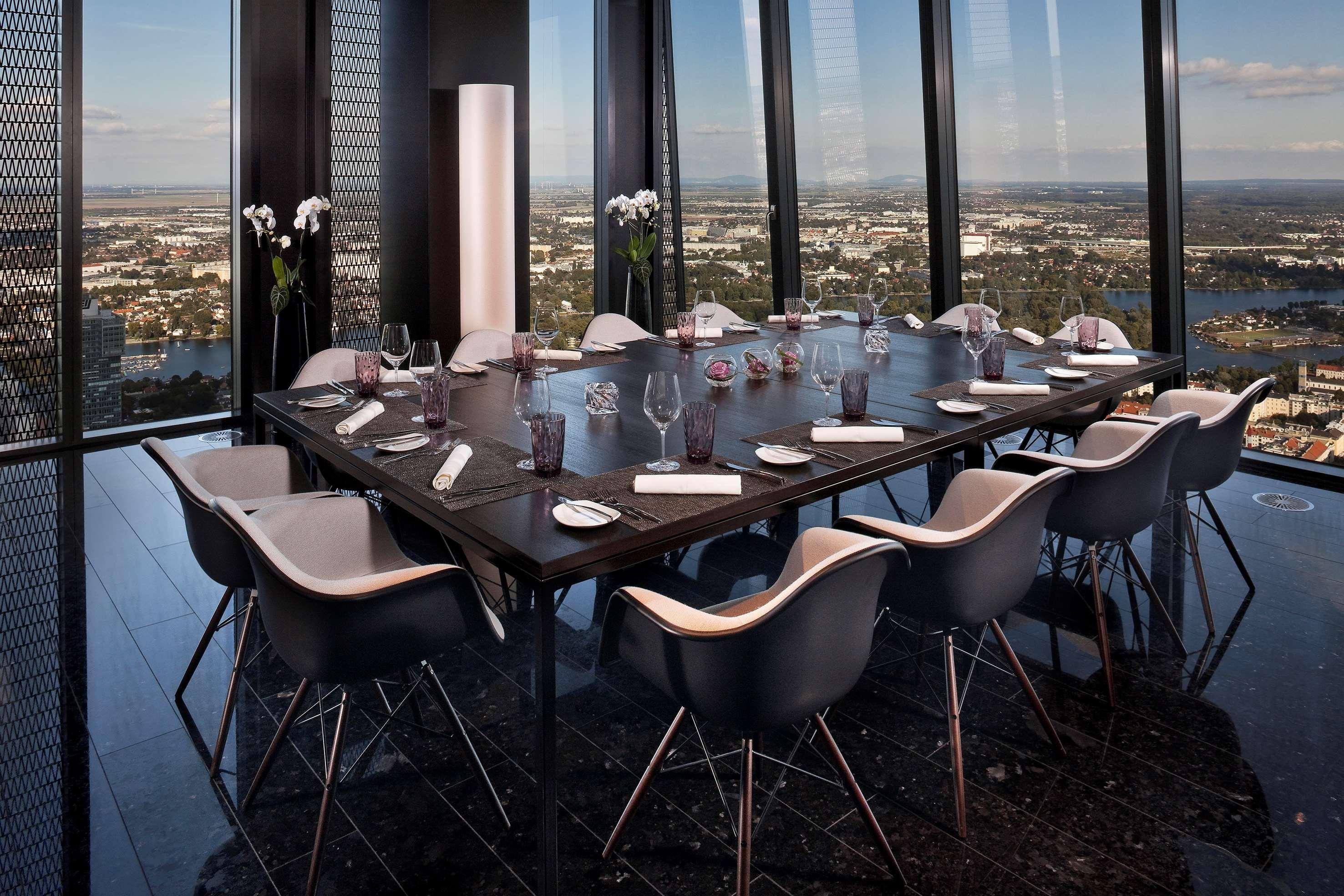 เมเลีย เวียนนา Hotel ภายนอก รูปภาพ The Table, 2012