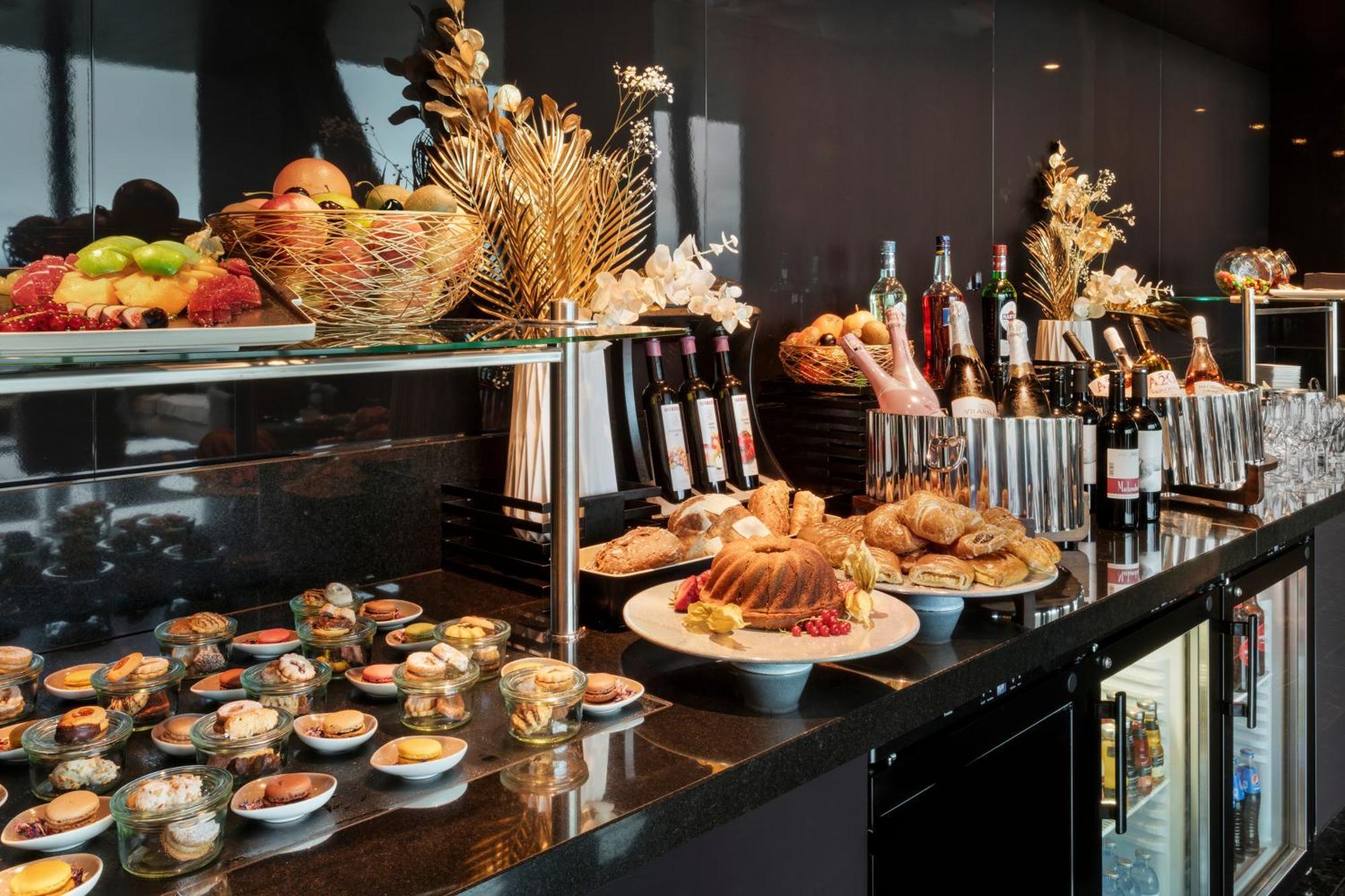 เมเลีย เวียนนา Hotel ภายนอก รูปภาพ A tapas bar in Madrid
